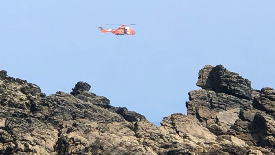 Evacúan en helicóptero a un hombre que se cayó en las rocas de Lumebó, en Ferrol