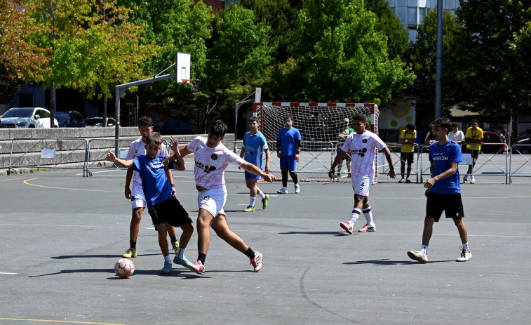 El calor reina en la primera jornada del torneo disputado en O inferniño