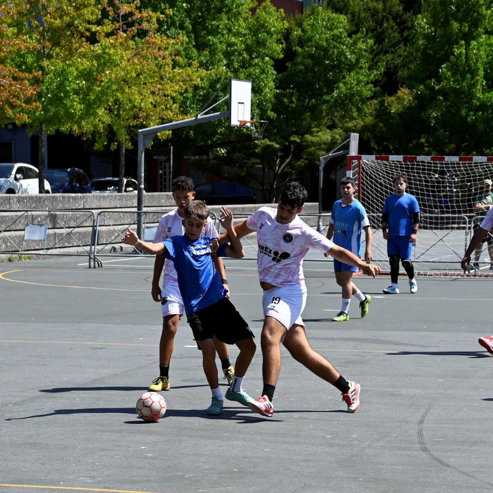 El calor reina en la primera jornada del torneo disputado en O inferniño