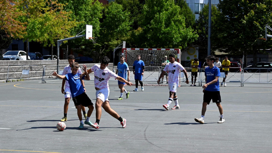 El calor reina en la primera jornada del torneo disputado en O inferniño