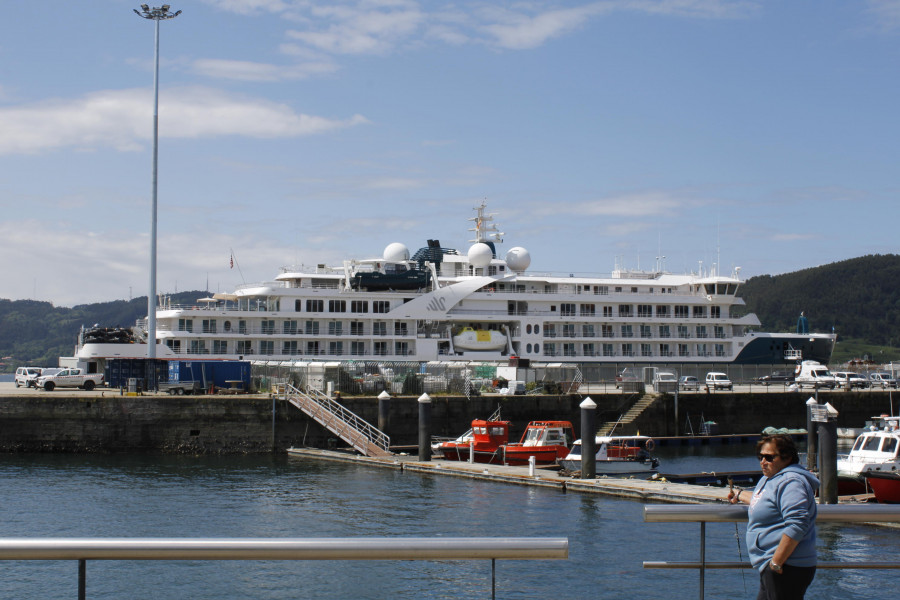 El puerto reanuda la temporada de cruceros con la visita del “SH Diana”