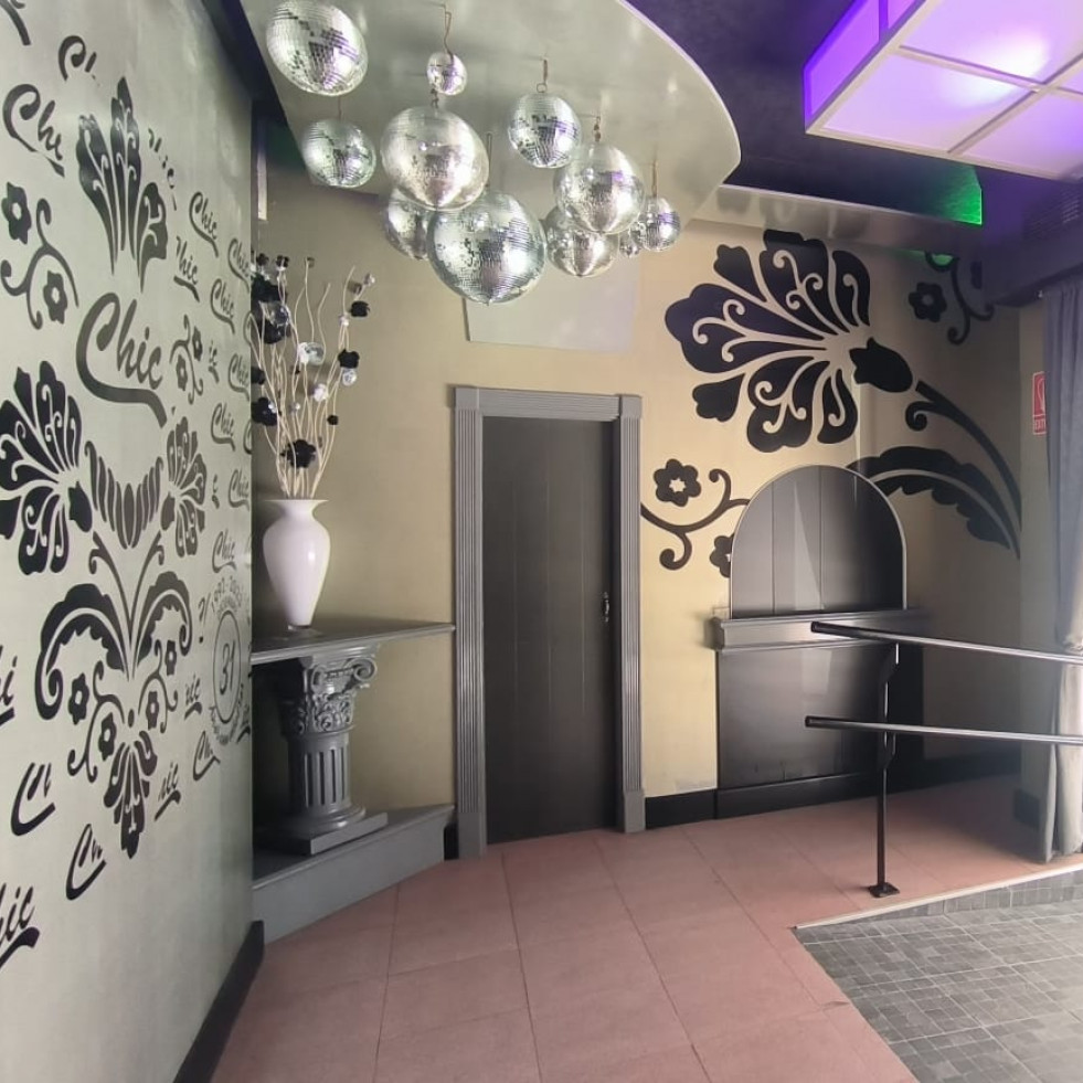 La discoteca Chic se hace fuerte en la noche de Ferrol para que la gente “vuelva de marcha a Ultramar”