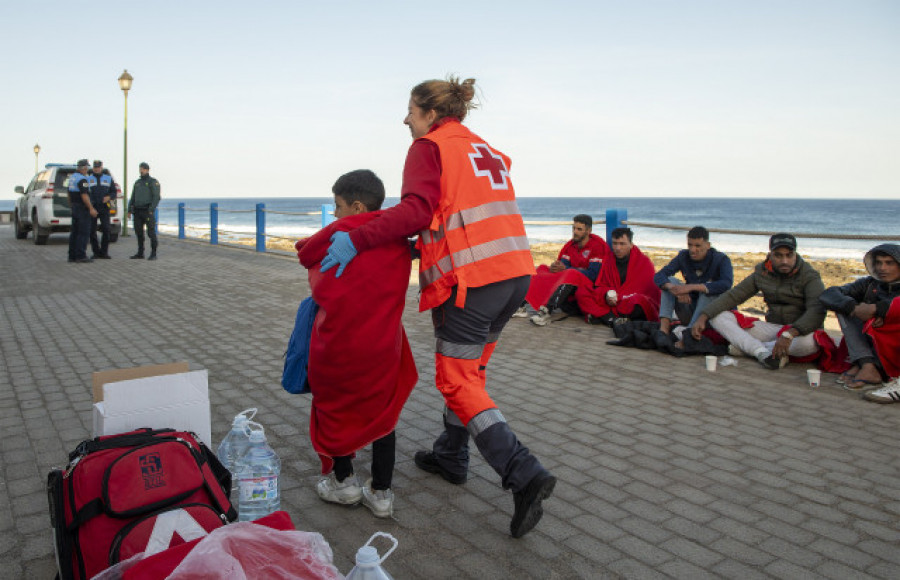 Comienzan este lunes el traslado de Canarias a la Península de los menores migrantes