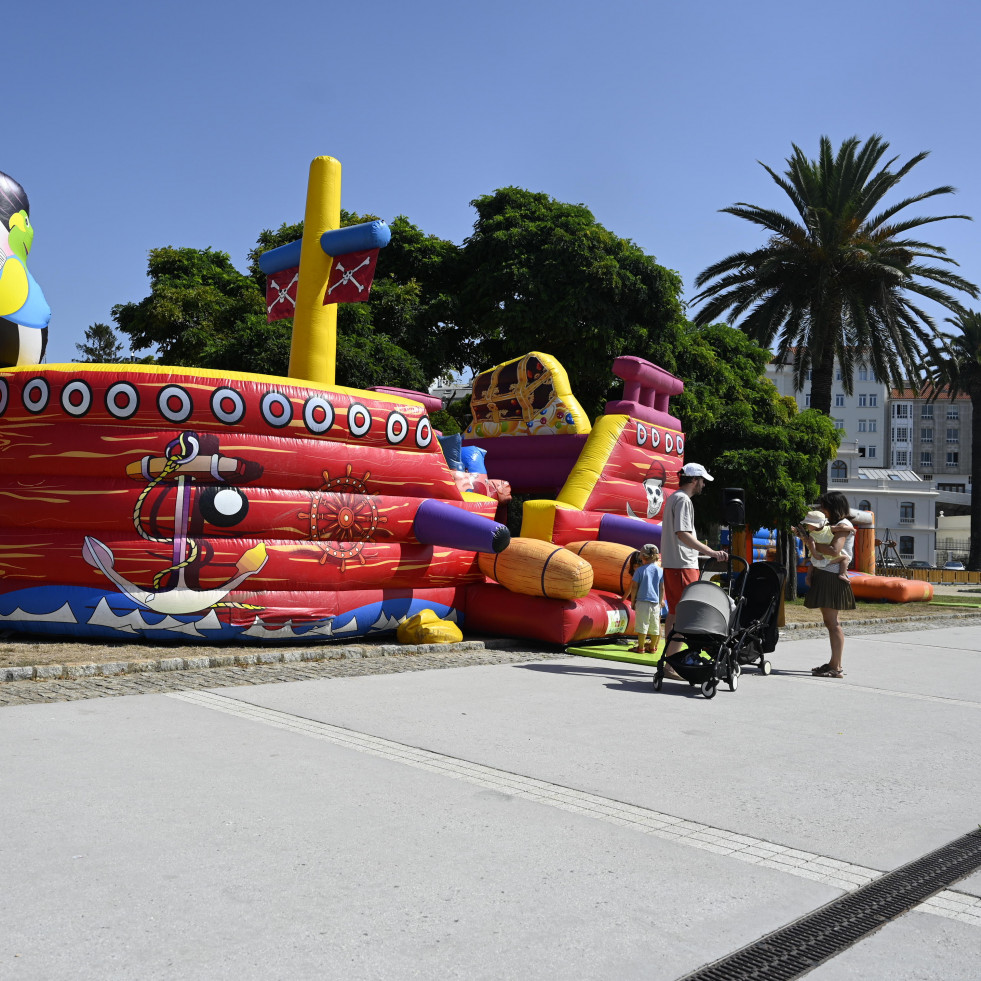 La fiesta gastronómica e infantil del puerto de Ferrol recibió al crucero “SH Diana”