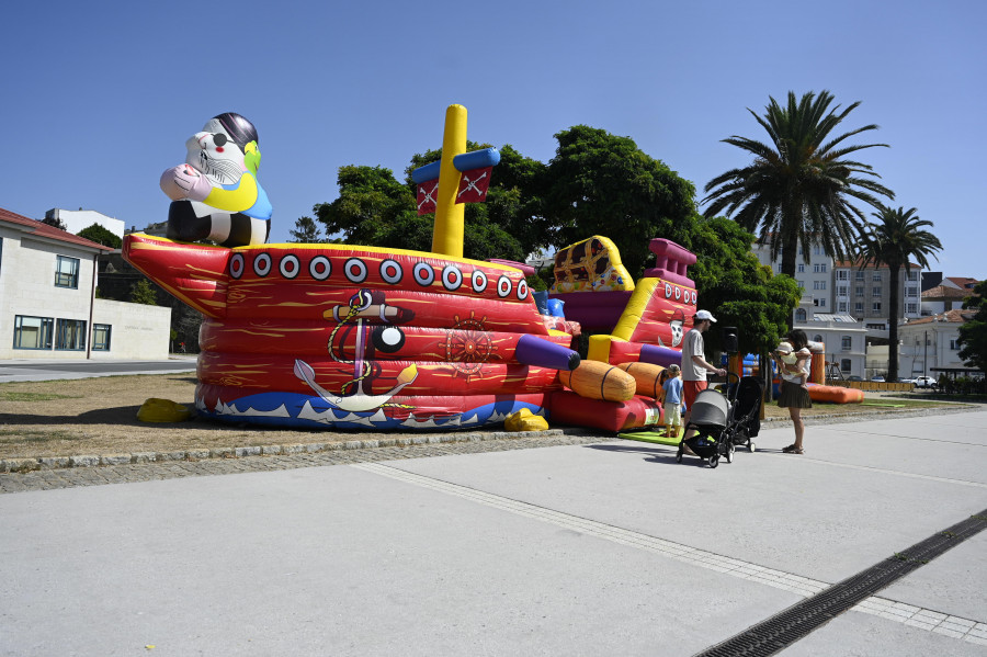 La fiesta gastronómica e infantil del puerto de Ferrol recibió al crucero “SH Diana”