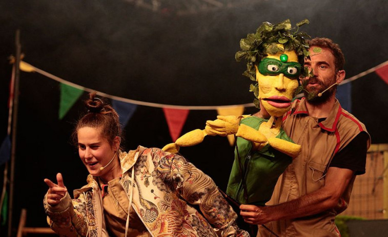 Dos días de teatro familiar sin pausa con el Centro Dramático Galego en Mugardos