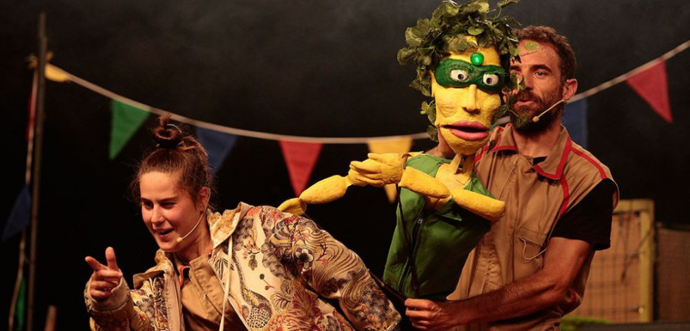 Dos días de teatro familiar sin pausa con el Centro Dramático Galego en Mugardos