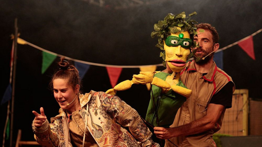 Dos días de teatro familiar sin pausa con el Centro Dramático Galego en Mugardos
