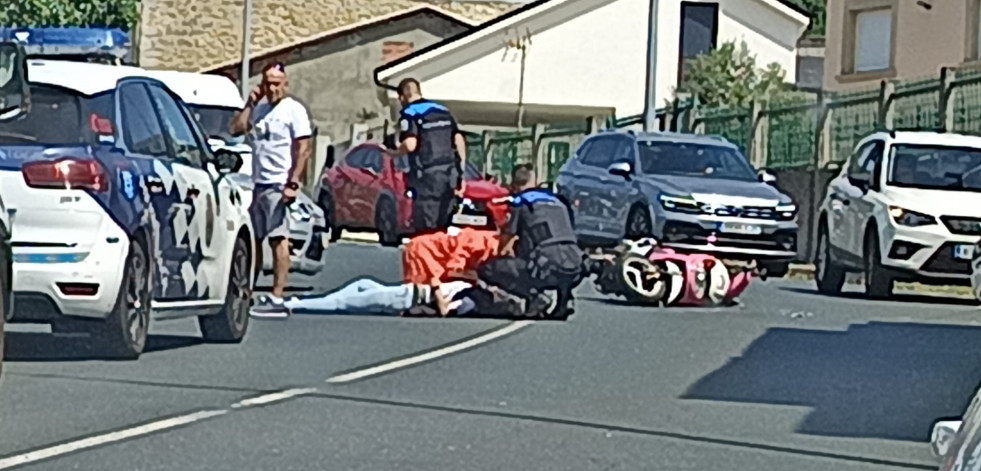 Herido un motorista tras colisionar contra un vehículo en Serantes