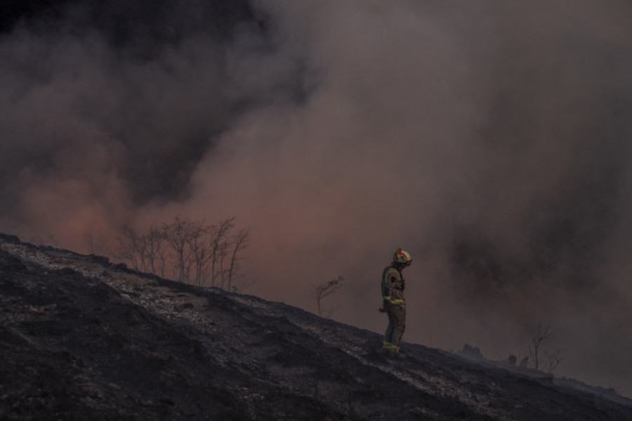 O lume de Chandrexa chega a 3.000 hectáreas e en Verín desactívase o nivel 2