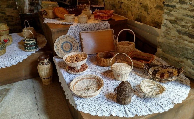 La Asociación Mulleres Rurais Albar Quercus organiza un taller de iniciación a la cestería
