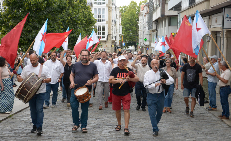 Centenares de personas asisten al acto en recuerdo del asesinato de Moncho Reboiras