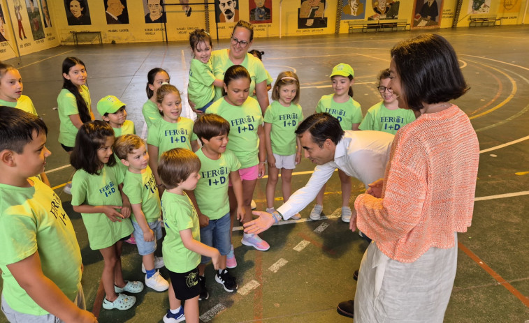 Cerca de ochenta niños disfrutan estos días de los campamentos municipales