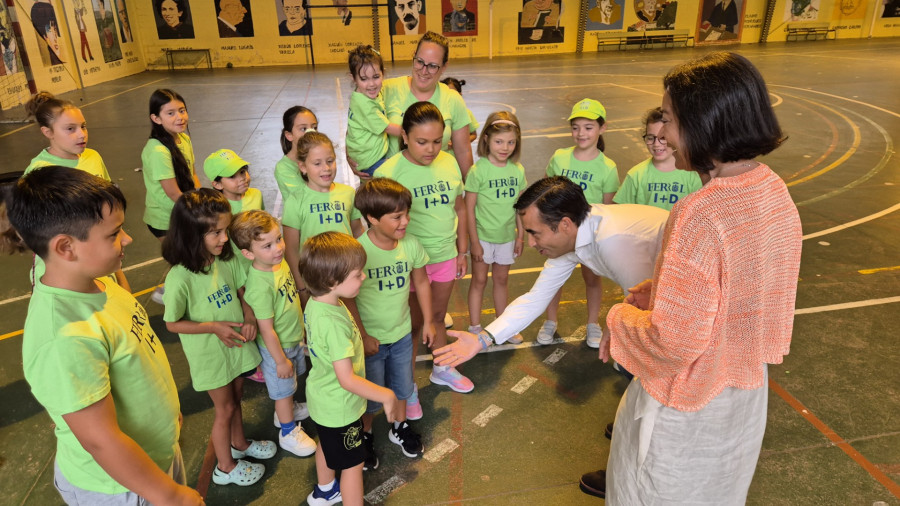Cerca de ochenta niños disfrutan estos días de los campamentos municipales