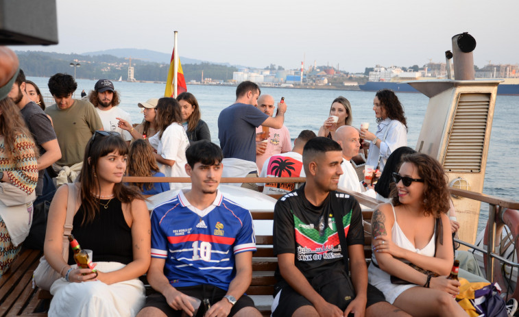 El primer concierto a bordo del Nachiños Fest abre paso a dos días de fiesta en el puerto