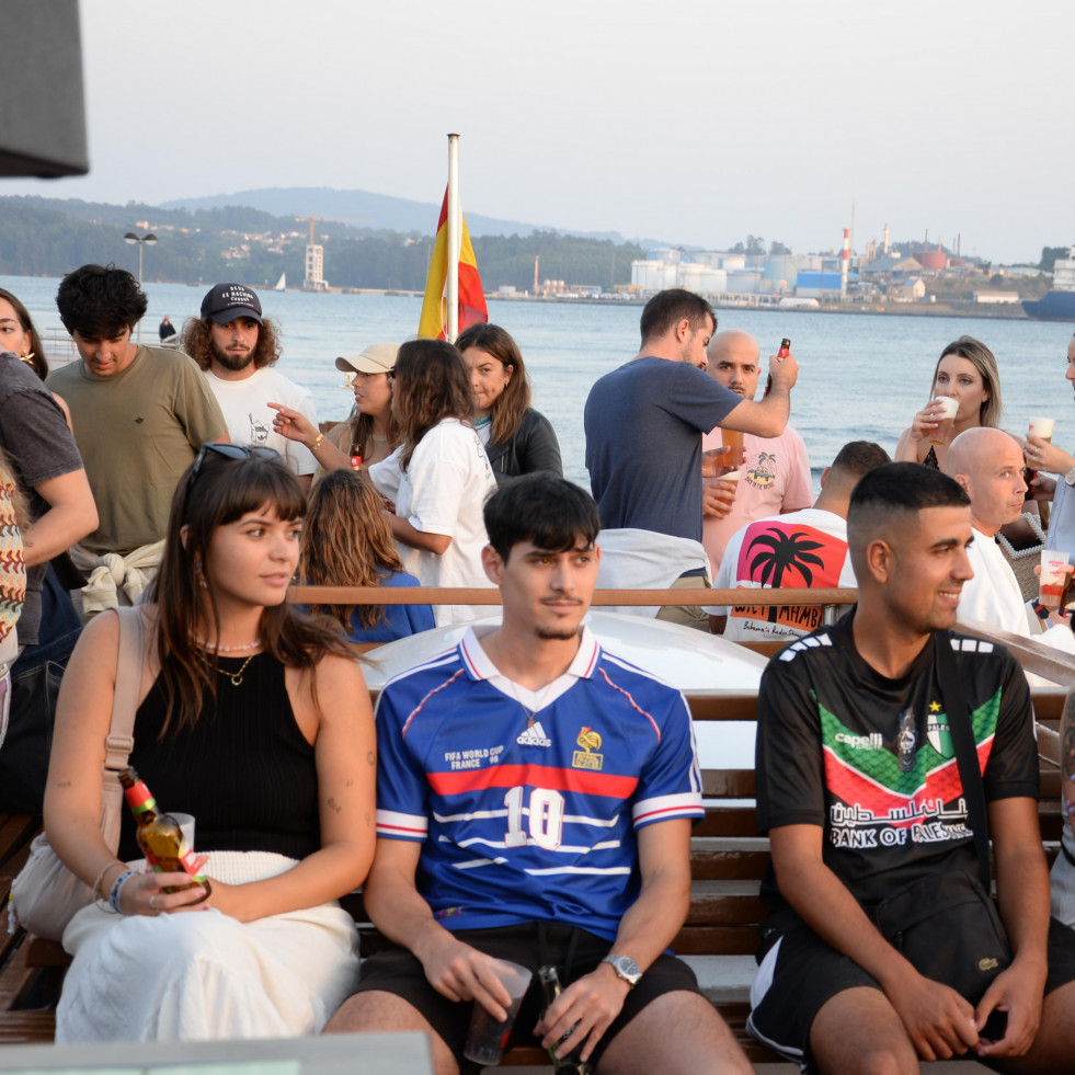 El primer concierto a bordo del Nachiños Fest abre paso a dos días de fiesta en el puerto