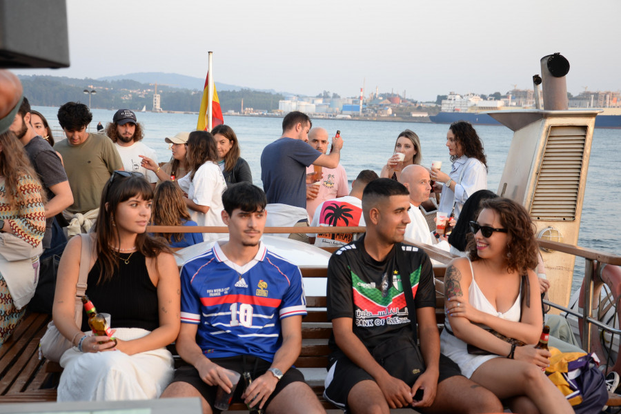 El primer concierto a bordo del Nachiños Fest abre paso a dos días de fiesta en el puerto