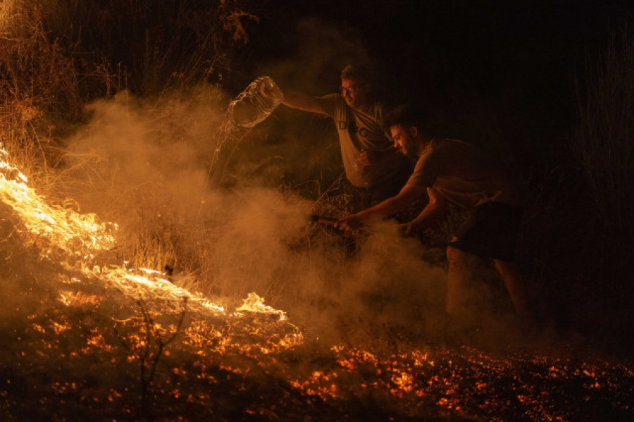 Estas son las carreteras cortadas por los incendios en Galicia
