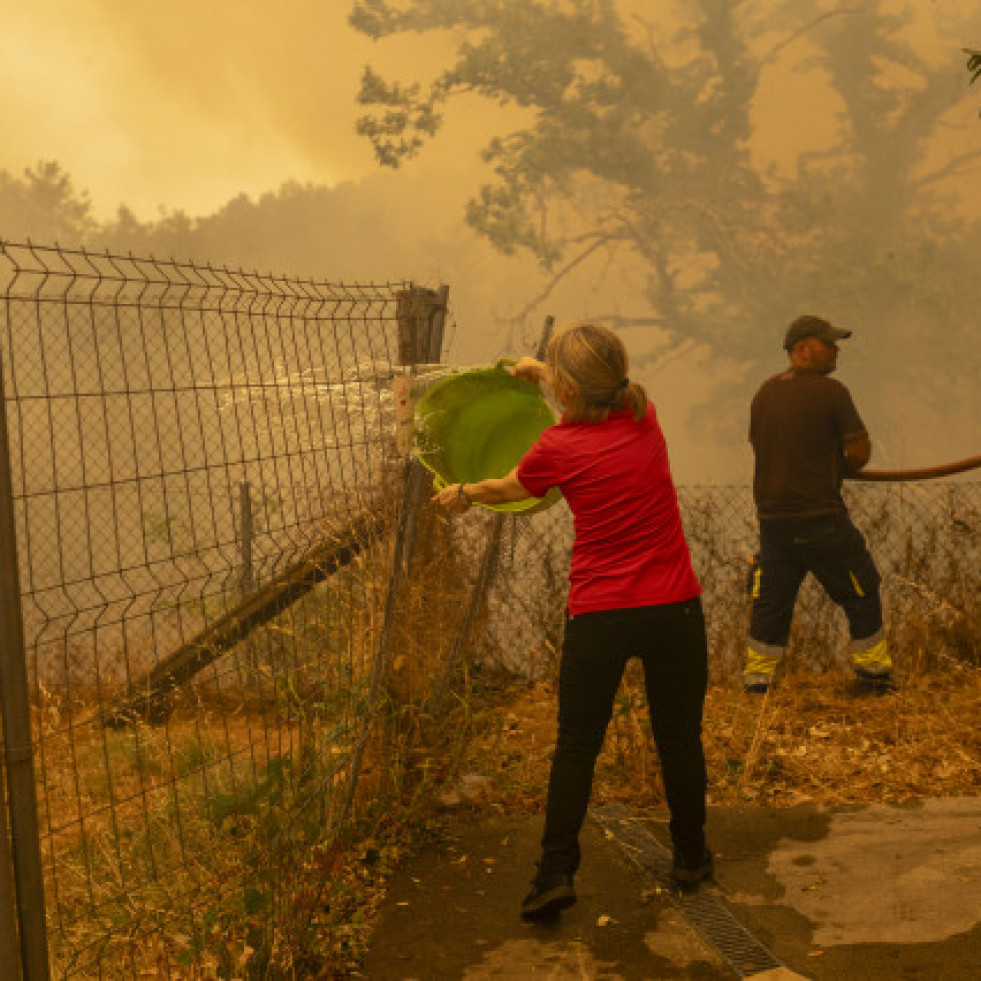 La calidad del aire se mantiene entre regular y pésima en Ourense y Lugo a causa de los incendios
