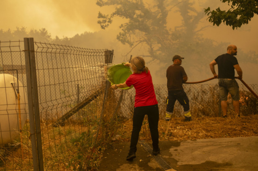 La calidad del aire se mantiene entre regular y pésima en Ourense y Lugo a causa de los incendios
