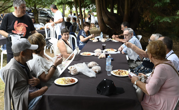 Limodre, en Fene, prepara su particular oda al cerdo con la celebración de la 29ª edición de la Festa da Orella