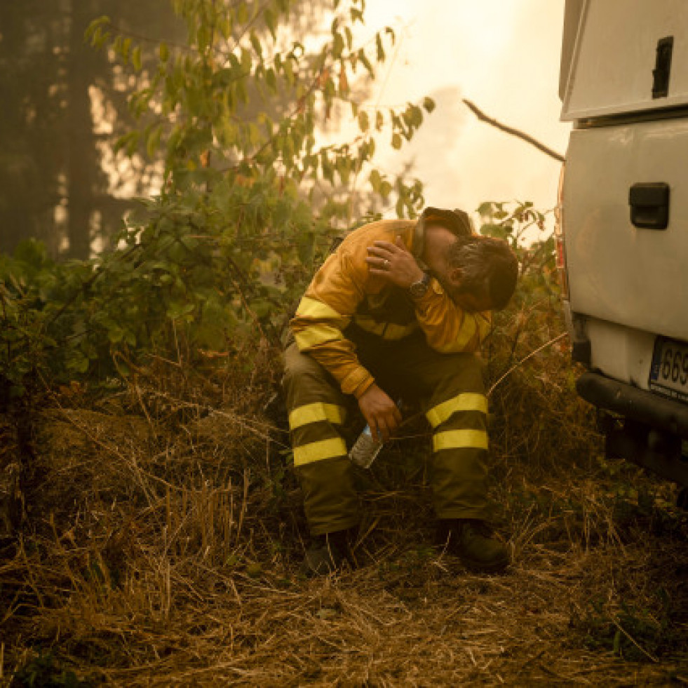 El bombero forestal que murió anoche en León era originario de Ourense y tenía 57 años