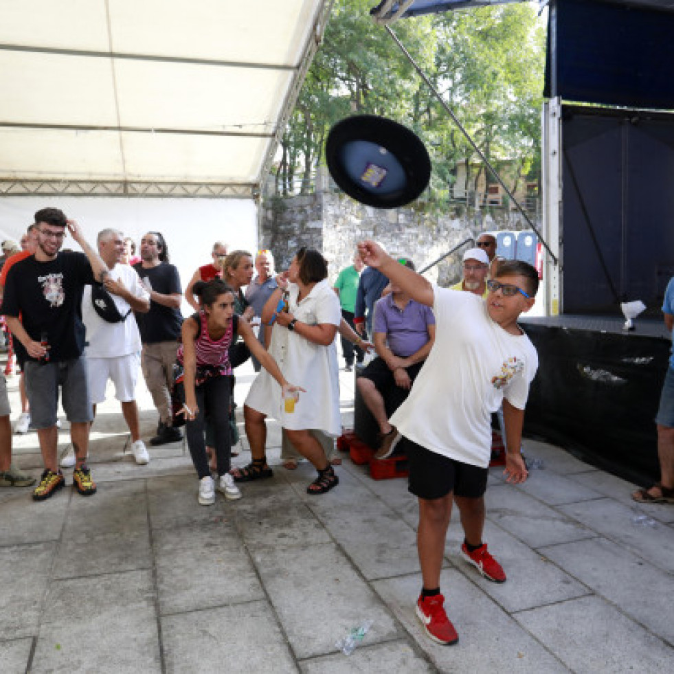 Competición ‘a gorrazos’ en Arteixo