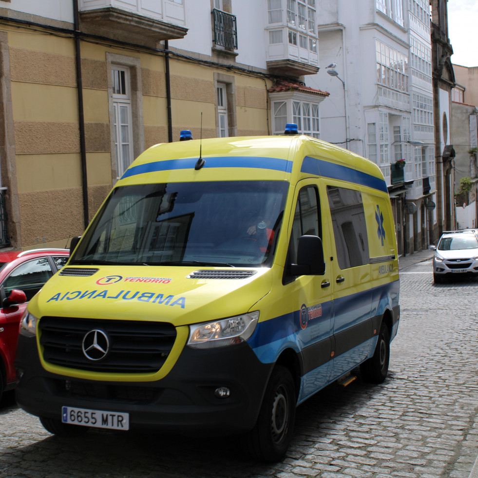 El 061 asiste a una mujer atropellada en Narón