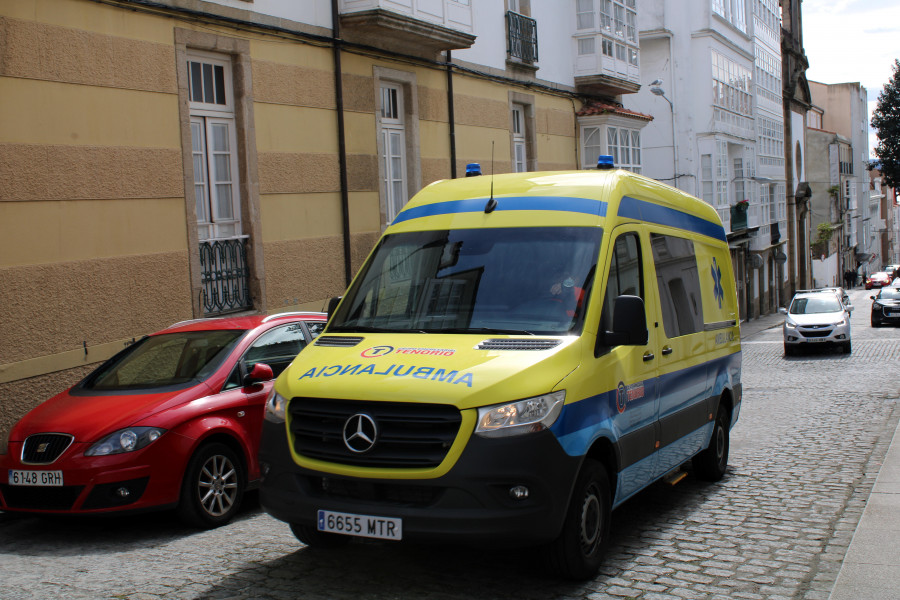 El 061 asiste a una mujer atropellada en Narón