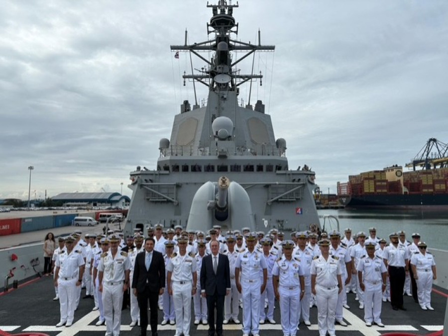 La fragata "Méndez Núñez" arriba al puerto tailandés de Laem Chabang