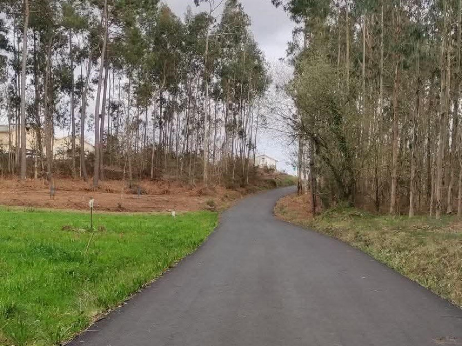 Herido tras una aparatosa caída de bicicleta en Monfero causada por los desbroces