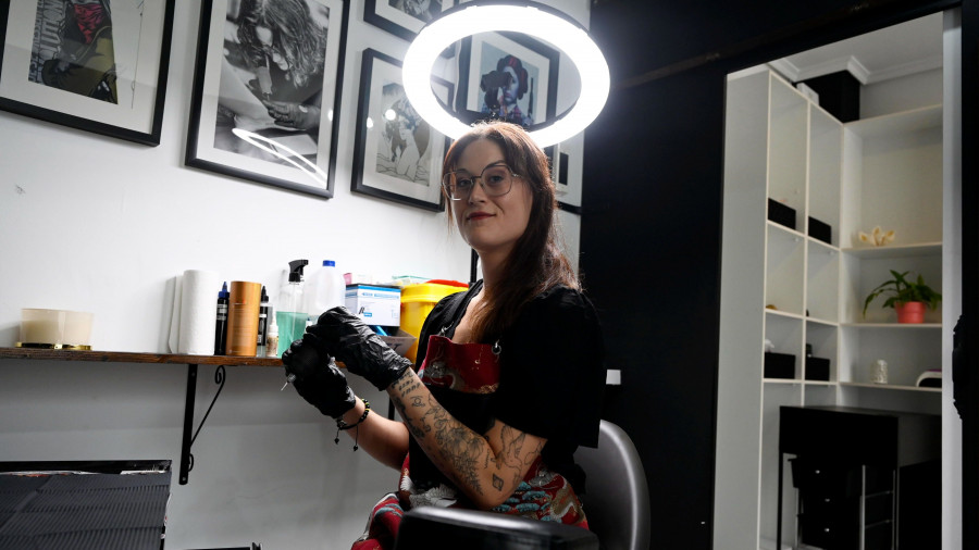 Alba Paz, de Arnela Estudio: "Aún no se acepta que las mujeres seamos capaces de hacer todo tipo de tatuajes"