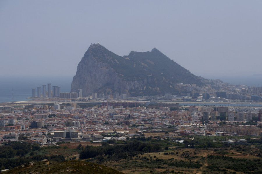 España y Reino Unido planean demoler la verja de Gibraltar en enero
