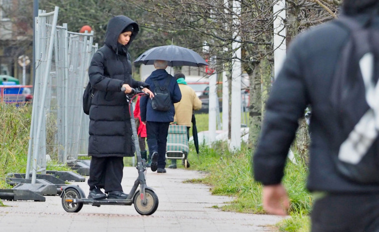 Multados dos conductores de patinetes eléctricos en Cedeira y Mugardos