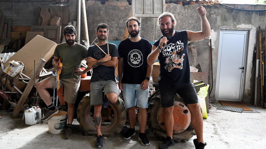 Reunión de Adóbriga no Rock en Canido para honrar a Toñito Pedreira