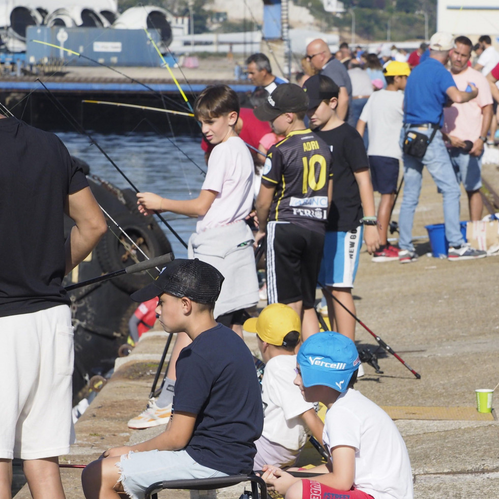 El Puerto y Riomar organizan en septiembre una nueva jornada de pesca para niños de 7 a 13 años en Ferrol