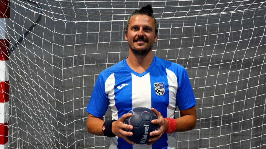 Hugo Piñón, capitán del Balonmano Narón: “No es ningún suplicio venir a entrenar cada día, es una alegría”